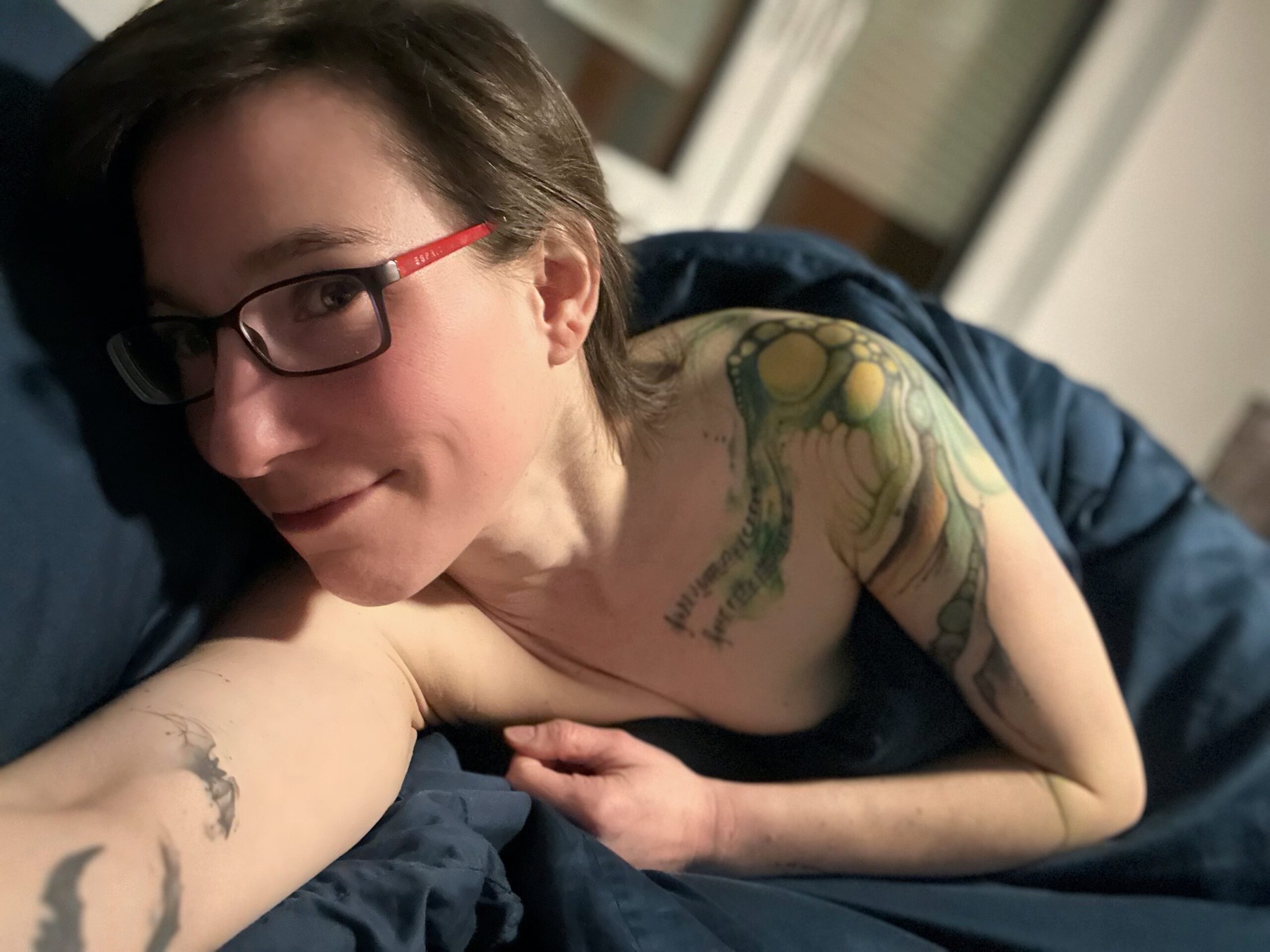 Selfie von Jay im Bett, bereit für Kuschelsex
